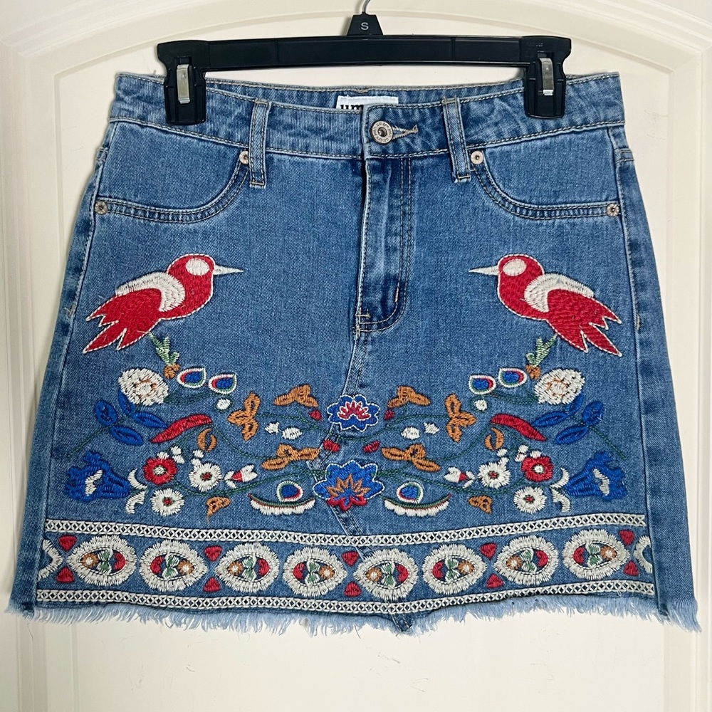 Umgee Skirt Womens Small Blue Denim Embroidered Boho Bird Floral Raw Edge Casual - Picture 2 of 6